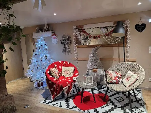 Salon du gîte Le P'tit coin décoré pour Noël